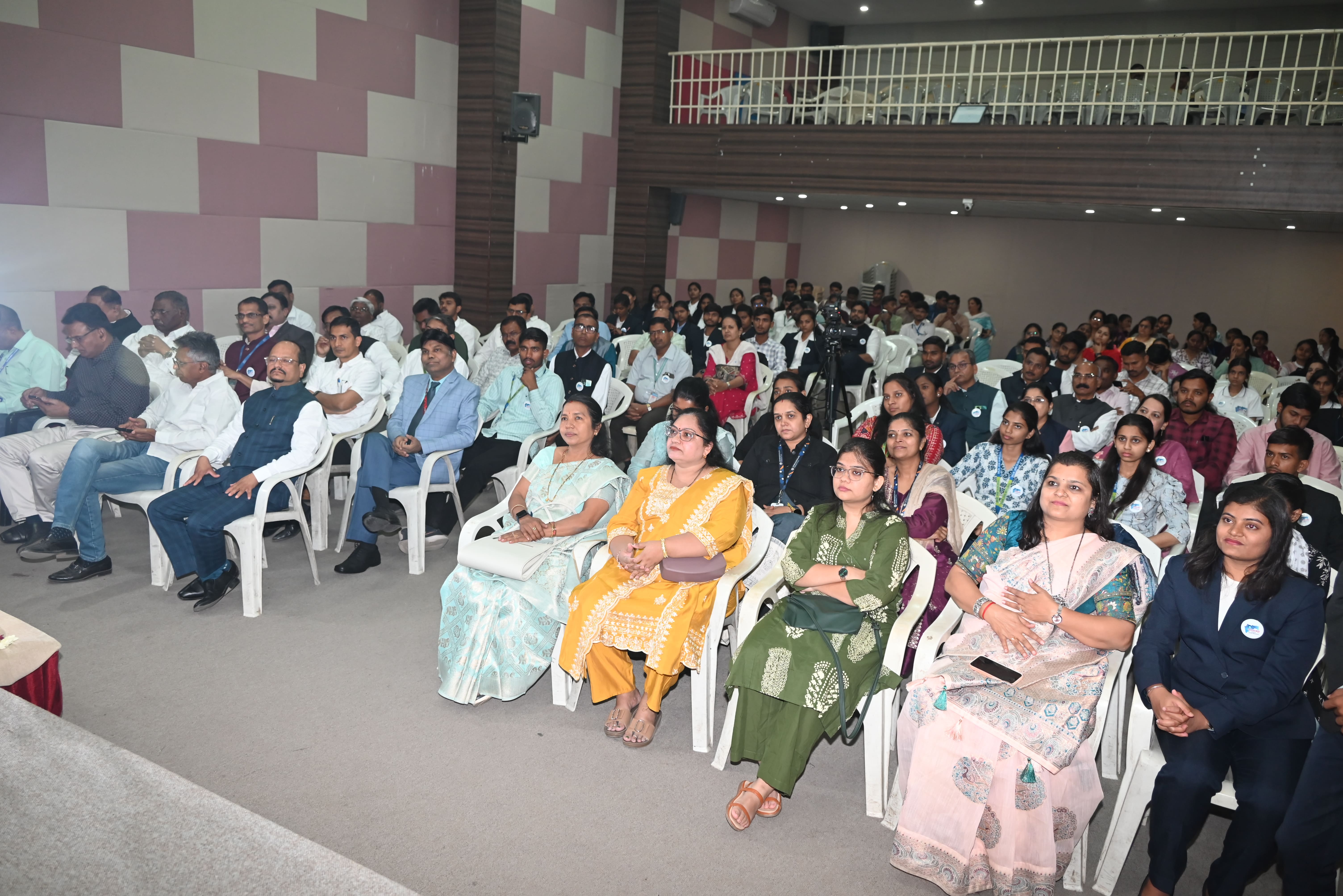 Career Katta Pune Divisional Award Ceremony Held in Pune