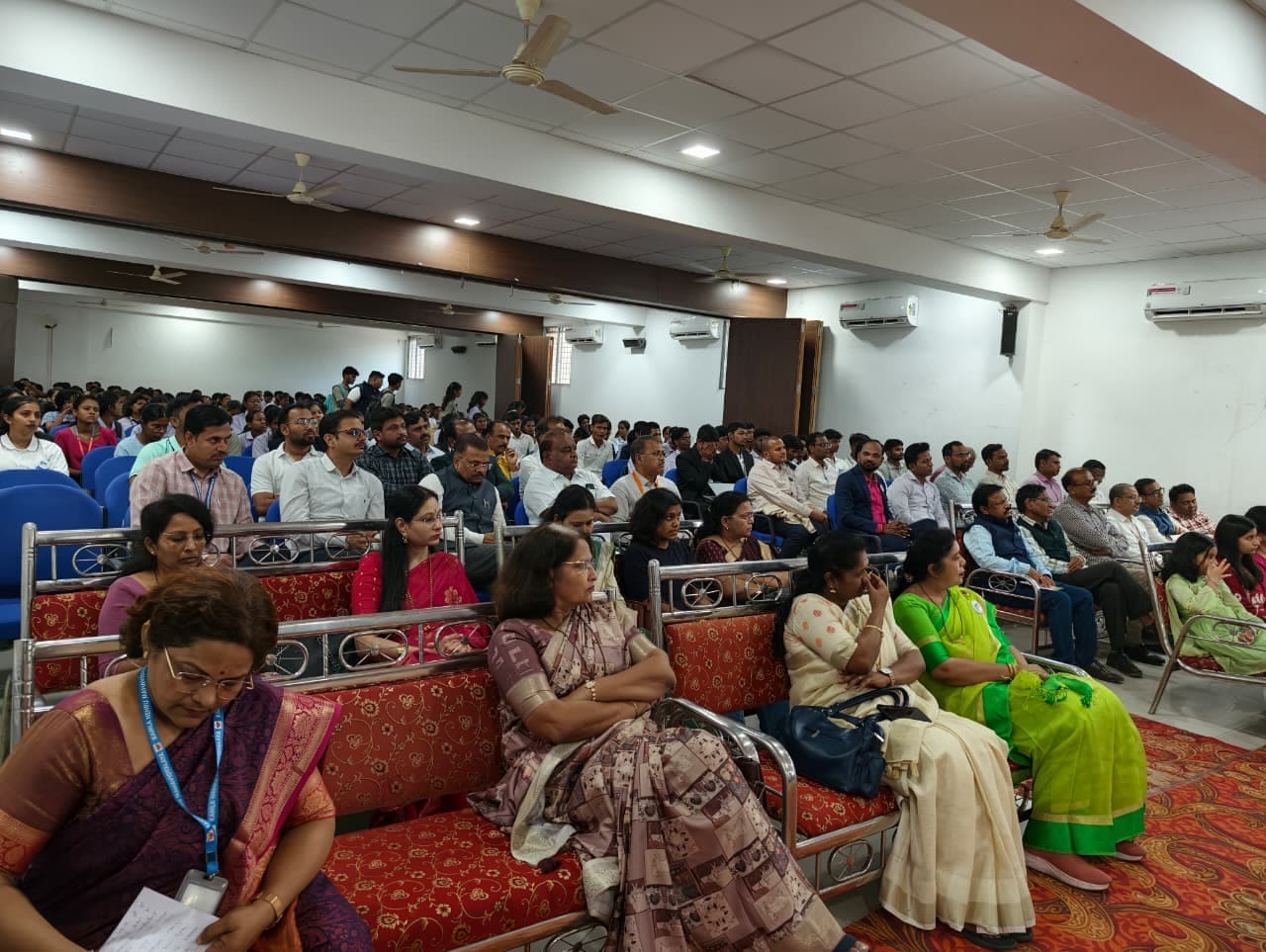 Career Katta Divisional Award Ceremony Held at Kamla Nehru College, Nagpur