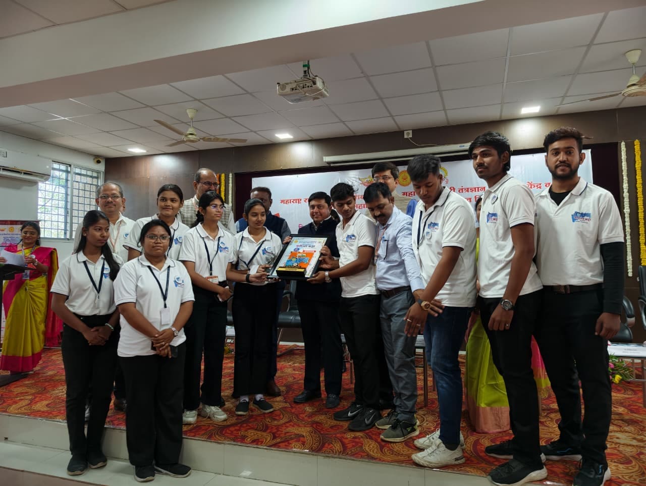 Career Katta Divisional Award Ceremony Held at Kamla Nehru College, Nagpur